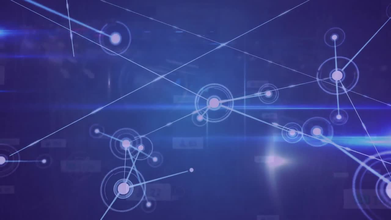 animación de la red de conexiones y senderos de luz azul contra el lapso de tiempo del tráfico urbano