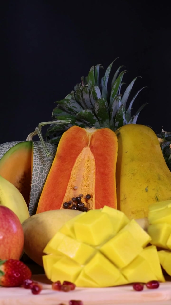 Un vivace assortimento di vari frutti freschi