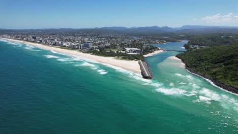 Tallebudgera-Creek-Und-Burleigh-Hill,-Dann-Schwenk-Zum-Palm-Beach-–-Southern-Gold-Coast-–-Queensland,-Queensland-–-Australien-–-Drohnenaufnahme