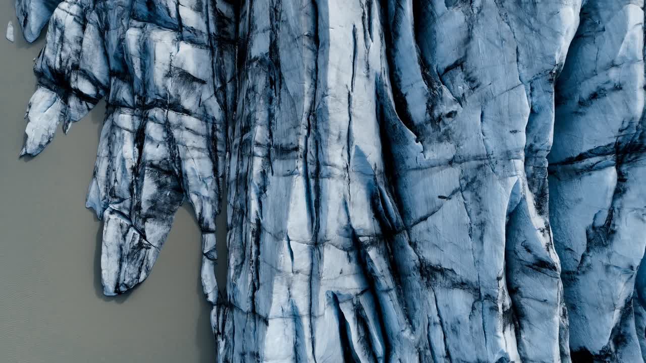 imágenes aéreas de drones de los glaciares de islandia de arriba hacia abajo