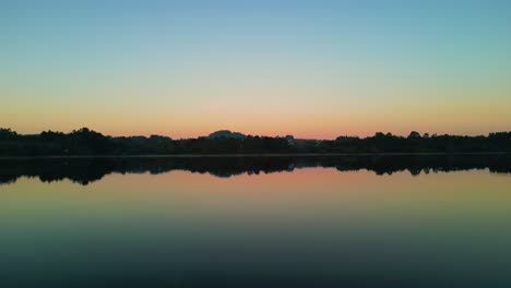 Quiet-Lake-At-Dusk-In-Observatorio-de-aves-de-Crendes,-Abegondo,-A-Coruña,-Spain