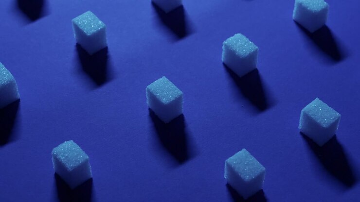 En 4K tilt-up visning af en unik kubisk baggrund med hvide sukkerknalder symmetrisk arrangeret i rækker på en mørkeblå baggrund, 3D-effekt.