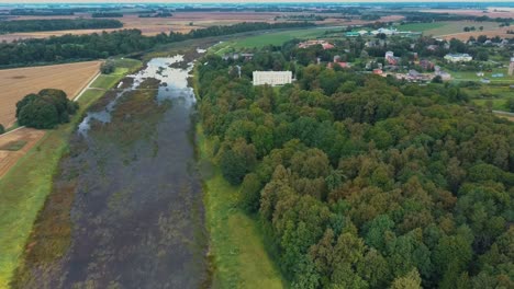 Luftaufnahme-Stadt-Mezotne,-Republik-Lettland