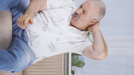 Vertical-video-of-Old-man-with-neck-pain.