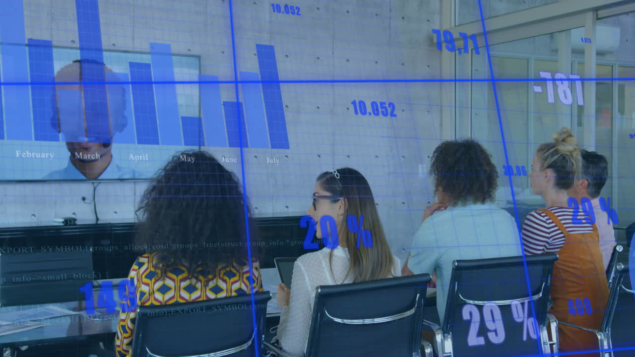 animación del procesamiento de datos financieros sobre diversas personas de negocios en la oficina