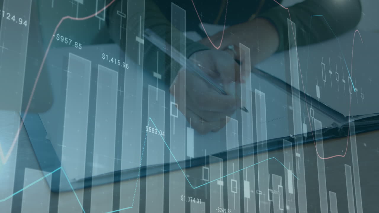 Animazione di elaborazione dati statistici su sfondo di un uomo a metà busto che prende appunti in ufficio