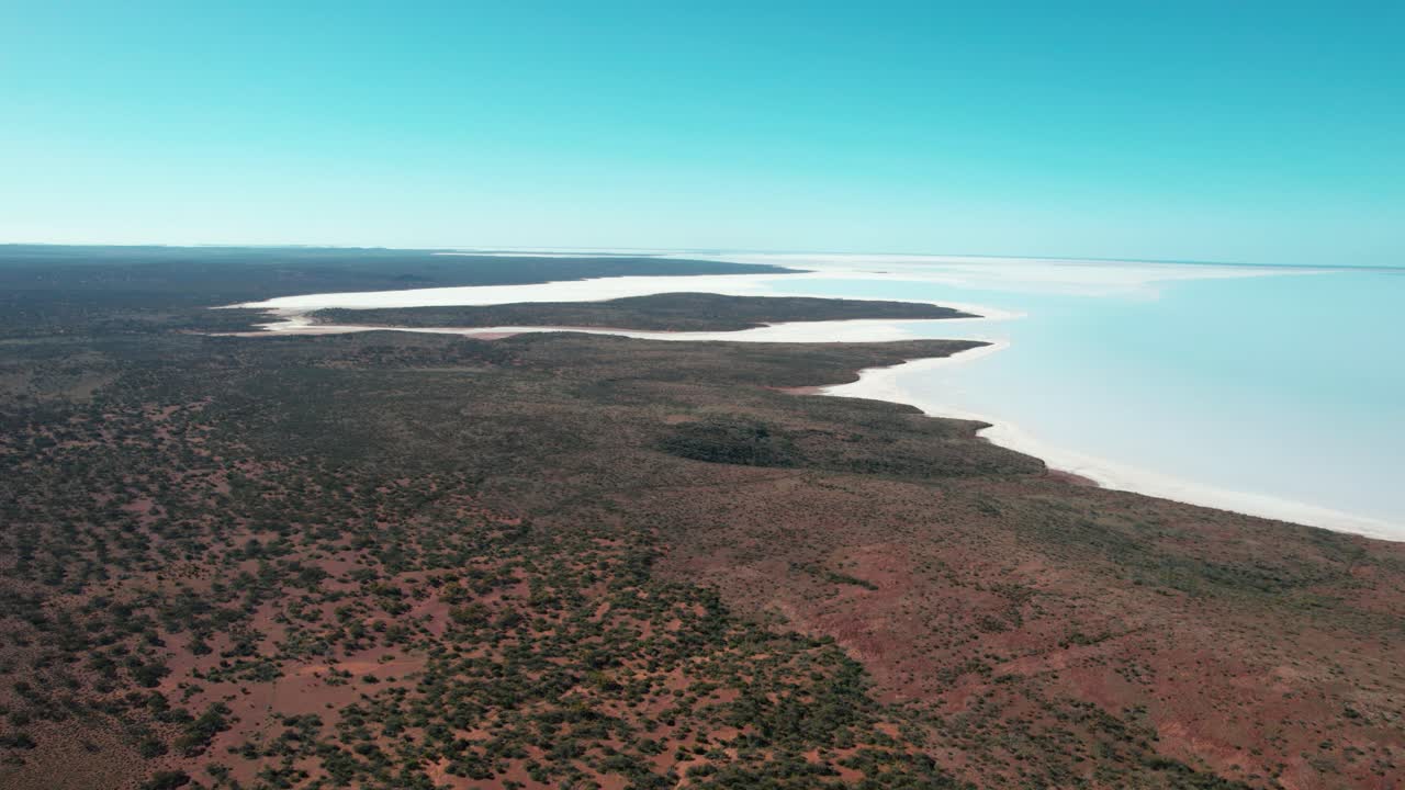 retirada de drones del paisaje del lago gairdner, paisaje idílico del lago salado blanco, australia