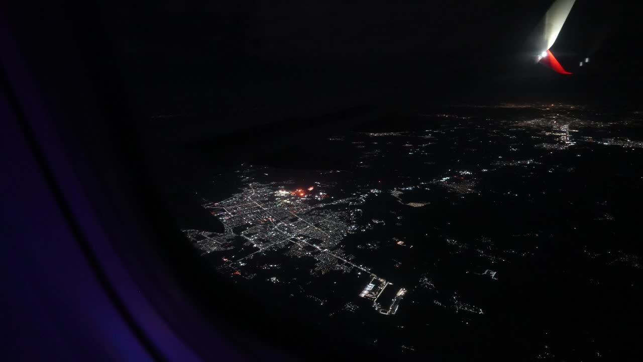 las luces de la ciudad de salamanca desde un avión