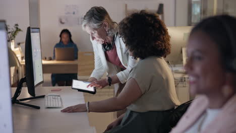 computadora, capacitación y centro de llamadas con negocios