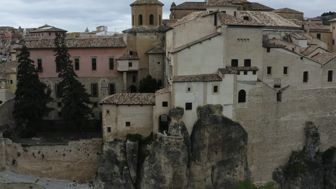arquitectura medieval de estructuras de edificios en cuenca, españa