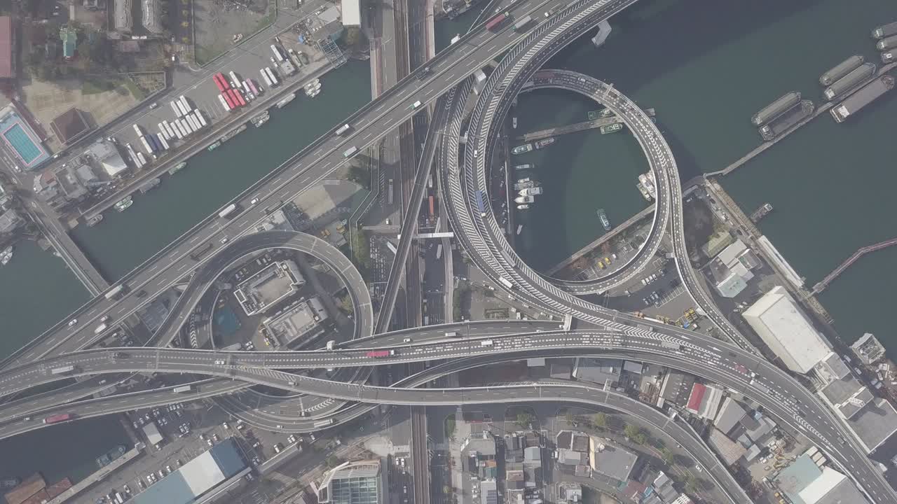 오사카 시, 오사카, 칸사이, 일본의 고속도로, 고속도로 및 고속도로의 상단 을 확대합니다.