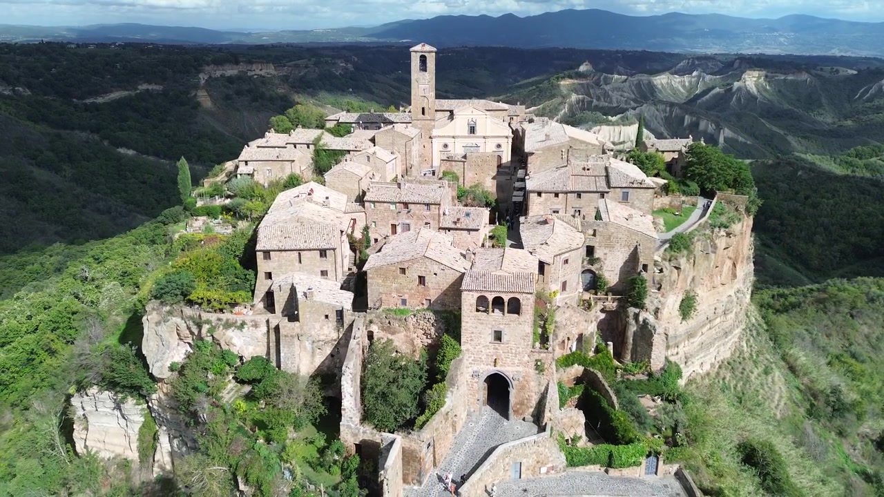 Civita di Bagnoreggio, Toscana. Veduta della città con paesaggio
