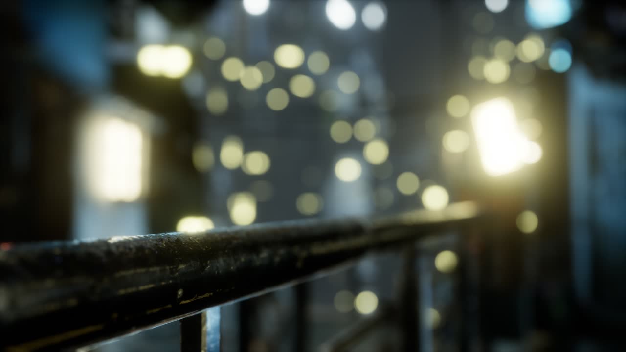 밤에 비가 내리는 도시 거리