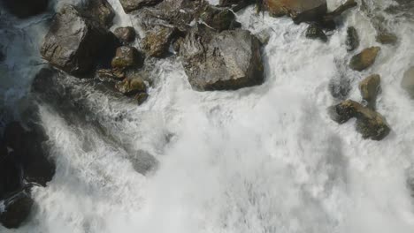 Rushing-water-flows-over-large-rocks-in-Owen-Sound,-Canada