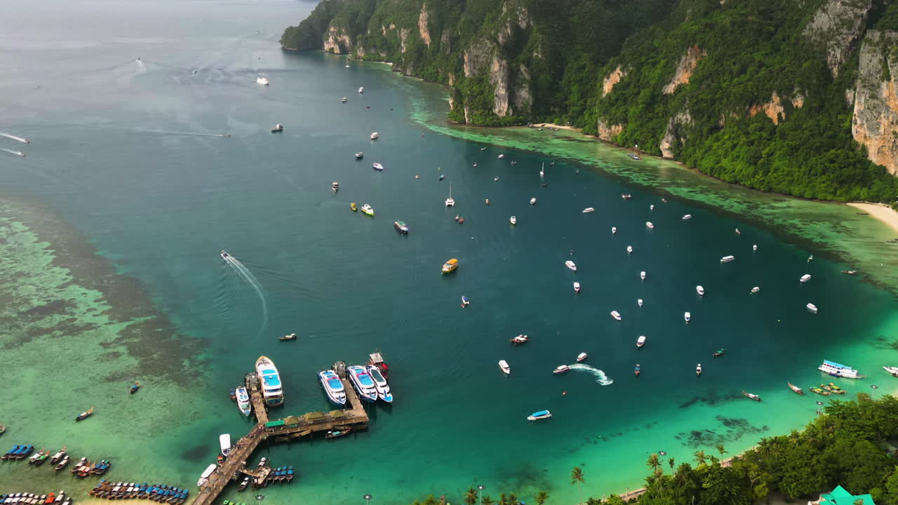 아름다운 만에서 파이 보트 교통