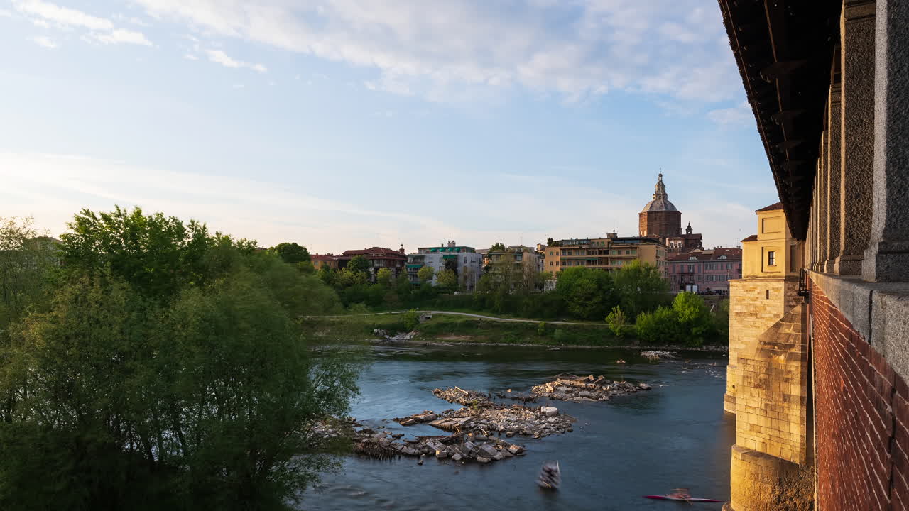 Ponte Coperto a Pavia al tramonto, Lombardia, Italia