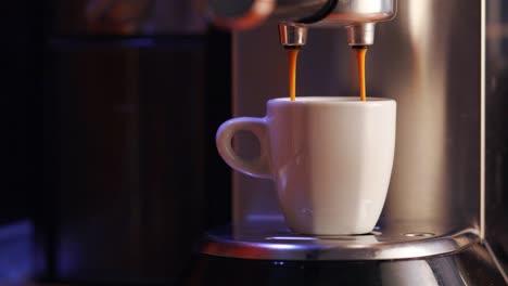 Close-up-shot-of-brewing-fresh-italian-espresso-on-semi-automatic-espresso-machine-with-porta-filter