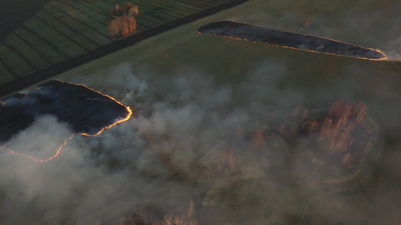 vista aérea de un incendio de campo