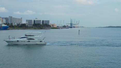 Small-group-of-young-people-partying-on-Fancy-yacht-in-Miami