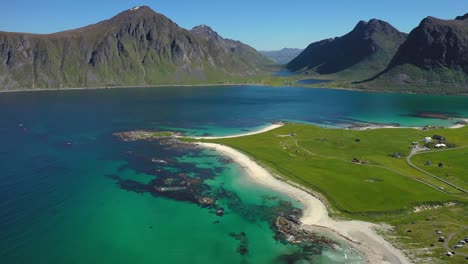 Playa-De-Las-Islas-Lofoten-Es-Un-Archipiélago-En-El-Condado-De-Nordland,-Noruega.