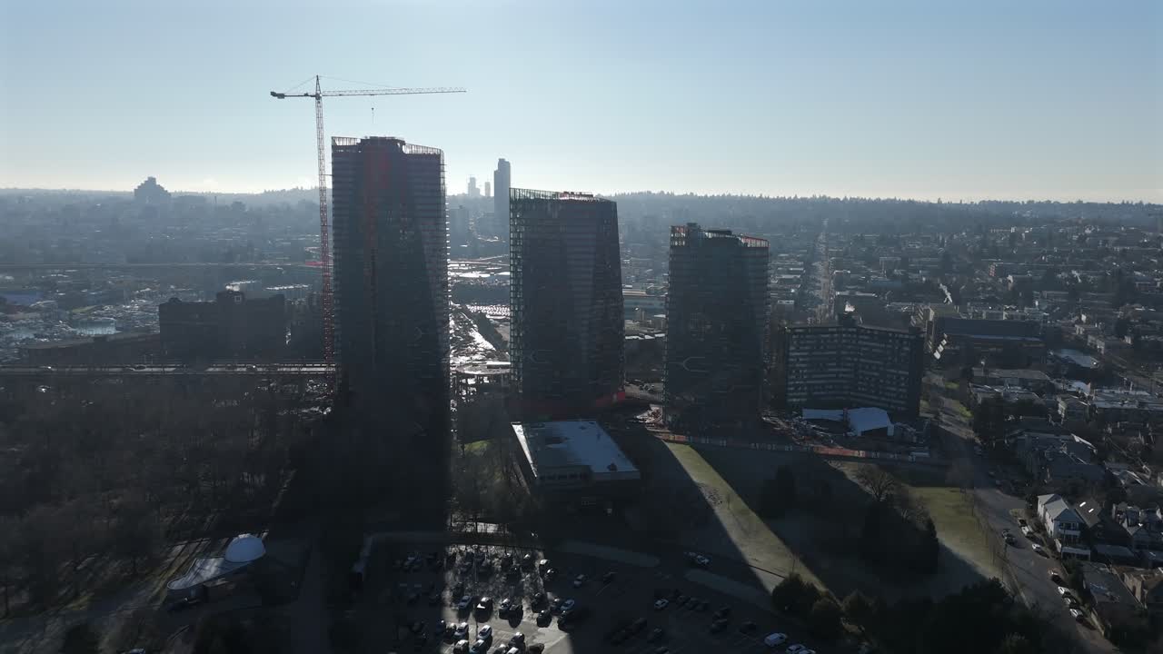 Parque Vanier com o Museu de Vancouver e edifícios de vários andares no centro de Vancouver, Canadá. - Imagem aérea.