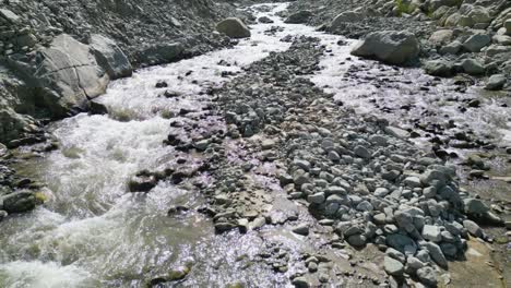 ファルザ地区の湖