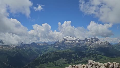 panoramic view from setsas no the west with marmolada and piz boe