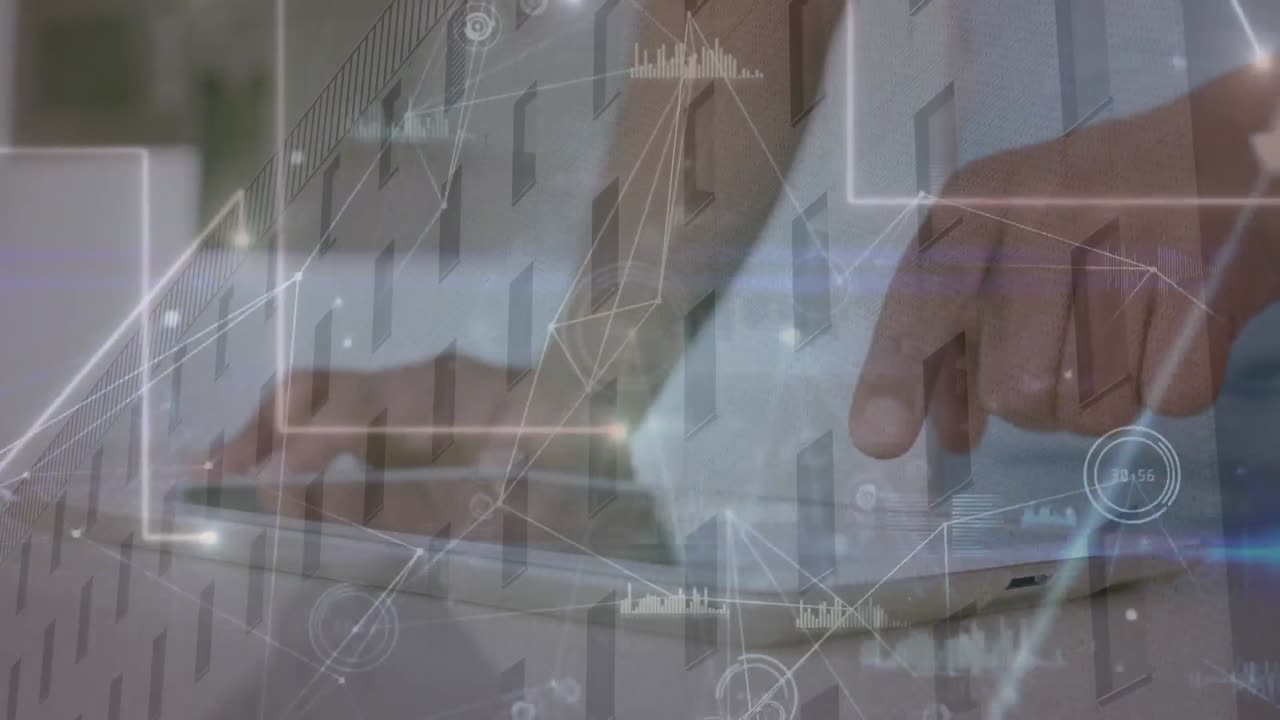 디지털 태블릿을 사용하여 사람의 중간 섹션에 대한 연결 네트워크와 데이터 처리의 애니메이션