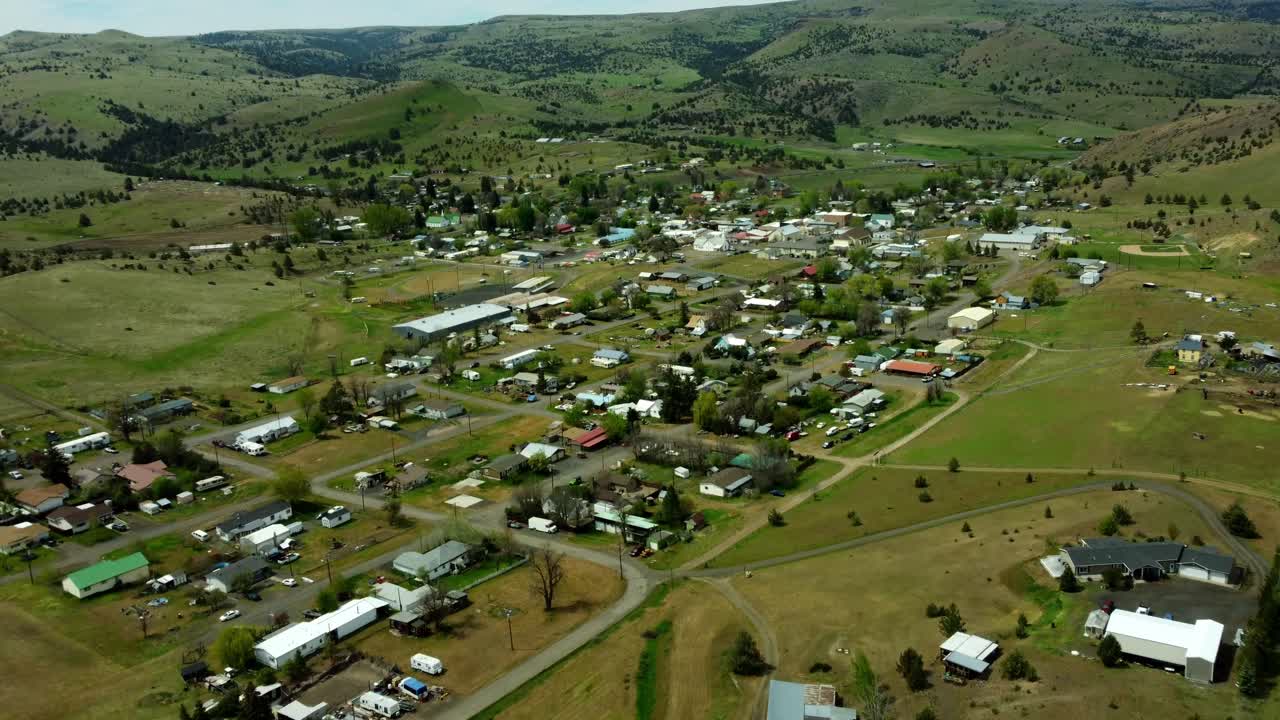 US, Oregon, Fossil, , 2025-05-07 - Drone view of the city of Fossil in north central Oregon in spring