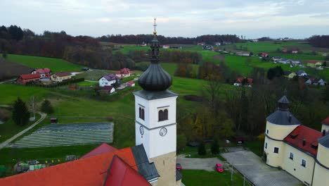 velika nedelja to urocze miasteczko położone w sercu słowenii, znane z pięknego kościoła i zamku