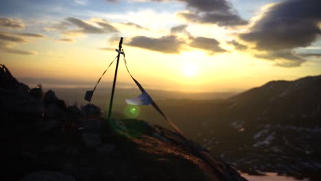 Hora-Dorada-Del-Amanecer-Vista-Desde-El-Sendero-De-La-Montaña