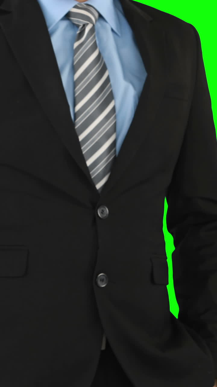 hombre de negocios usando una pantalla táctil invisible