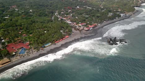 Flug-Am-Strand-El-Tunco-In-San-Salvador,-El-Salvador