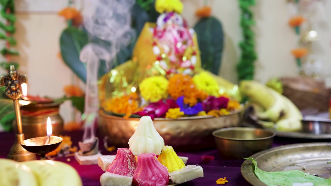 Cận cảnh những chiếc bánh modak đầy màu sắc trong lễ kỷ niệm tôn giáo của người Hindu