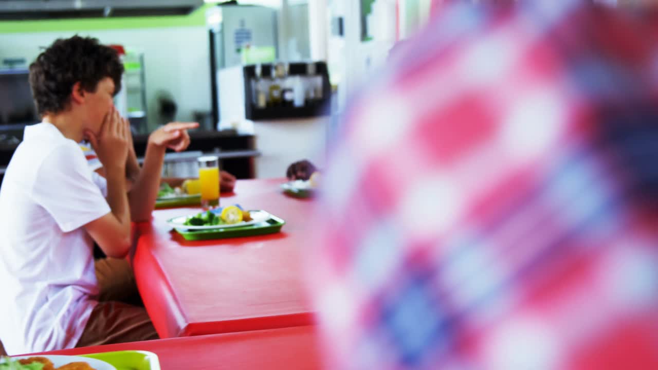 친구를 괴롭히는 학생들 4k