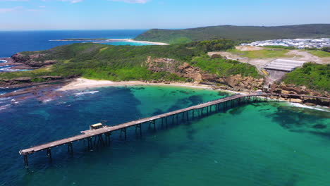 Hermoso-Muelle-En-La-Costa-Australiana,-Catherine-Hill-Bay,-Vista-Aérea