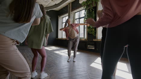 clase de baile en un estudio