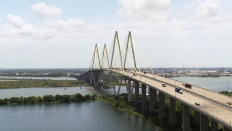 Einspielung-Der-Fred-Hartman-Brücke-In-Baytown,-Texas