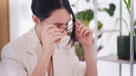 businesswoman breaks down after receiving bad news