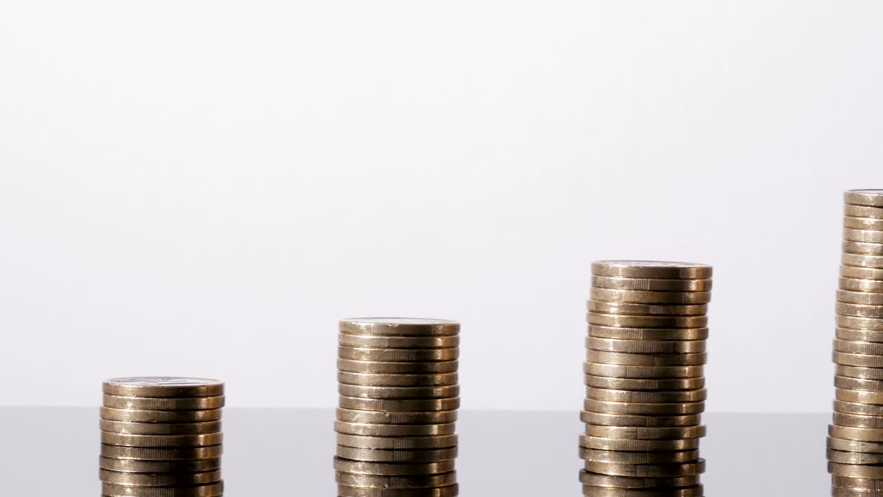 negocio en crecimiento. tendencia positiva. pila de monedas
