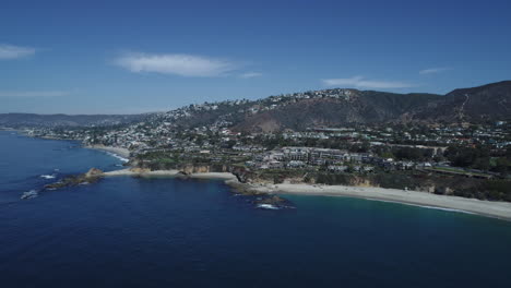 Cinematic-drone-shot-of-beautiful-Laguna-Beach,-California