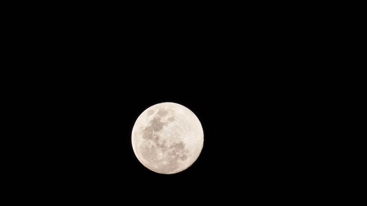 Detalhe da Lua Cheia mais poderosa do ano de 2024