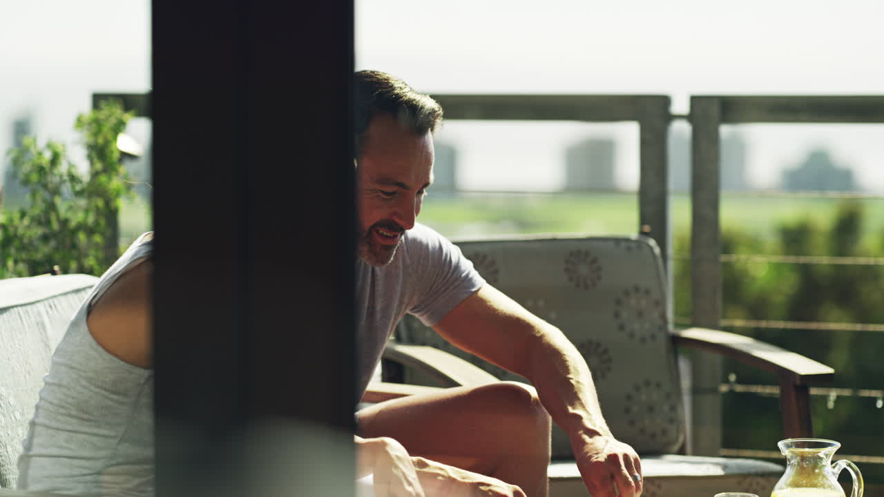 밖에서 아침 식사를 하는 것