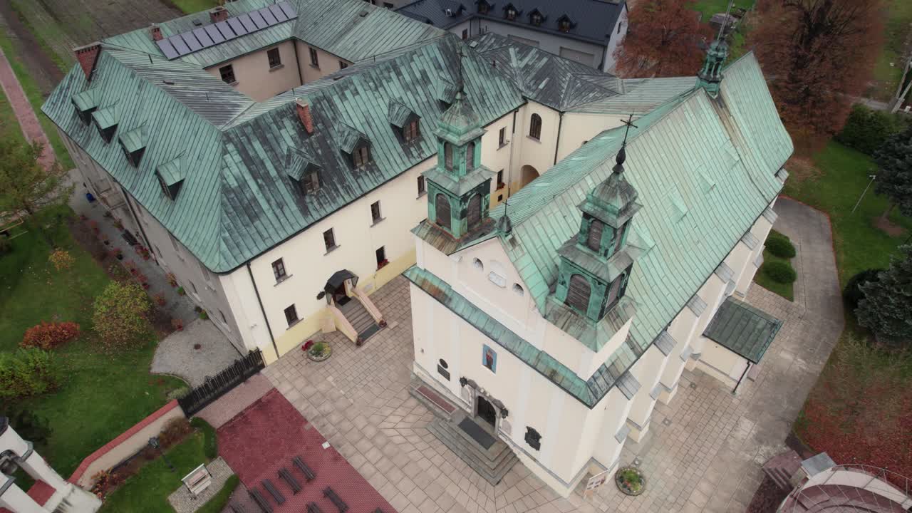 la iglesia de la visitación de la bendita virgen maría en żarki, polonia