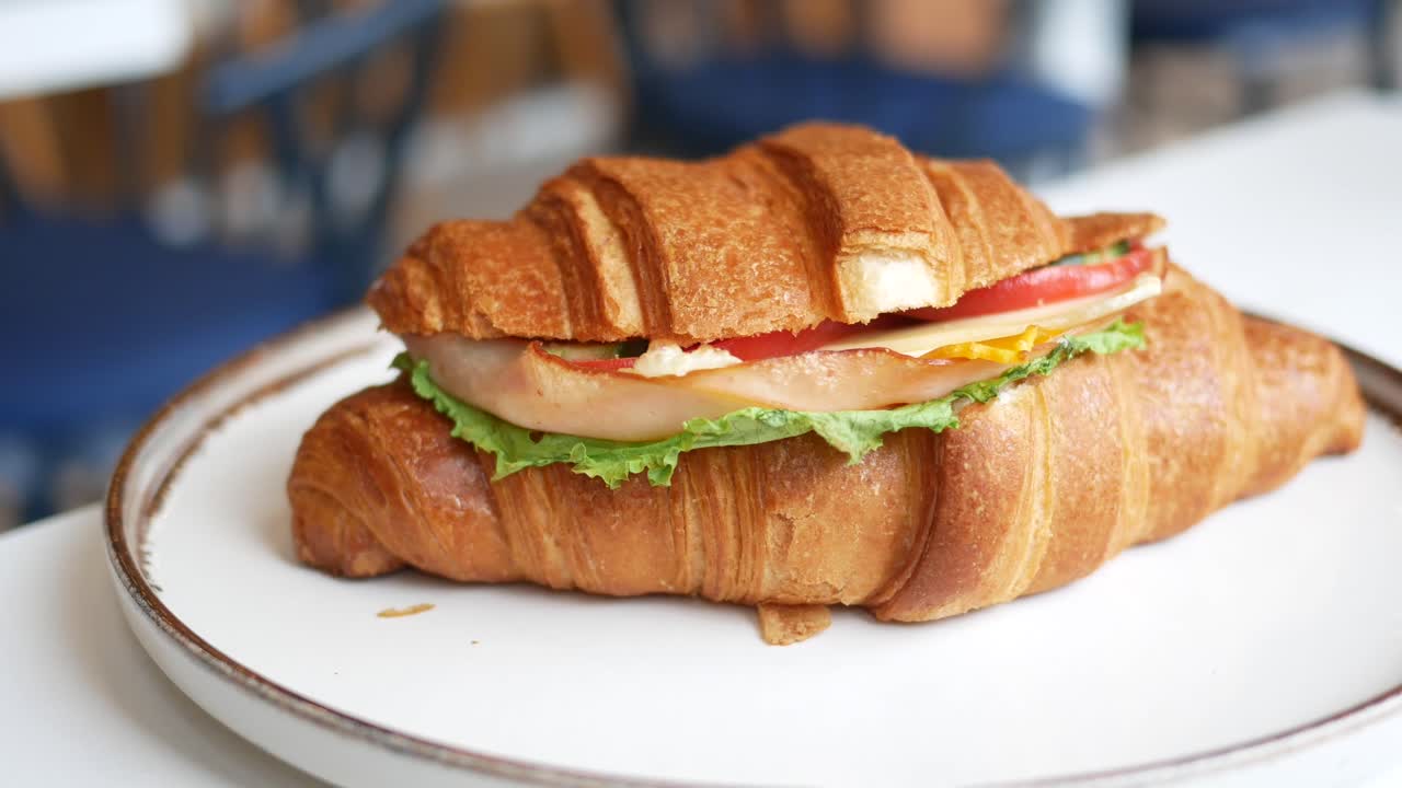 크루아상 샌드위치