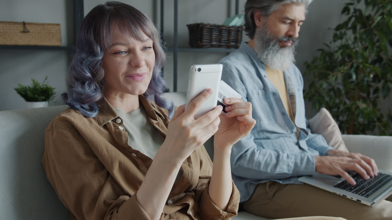 pareja de compras en línea