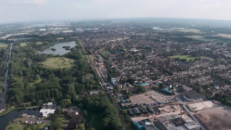 Tiro-De-Drone-Descendente-De-La-Ciudad-De-Cheshunt-En-El-Norte-De-Londres