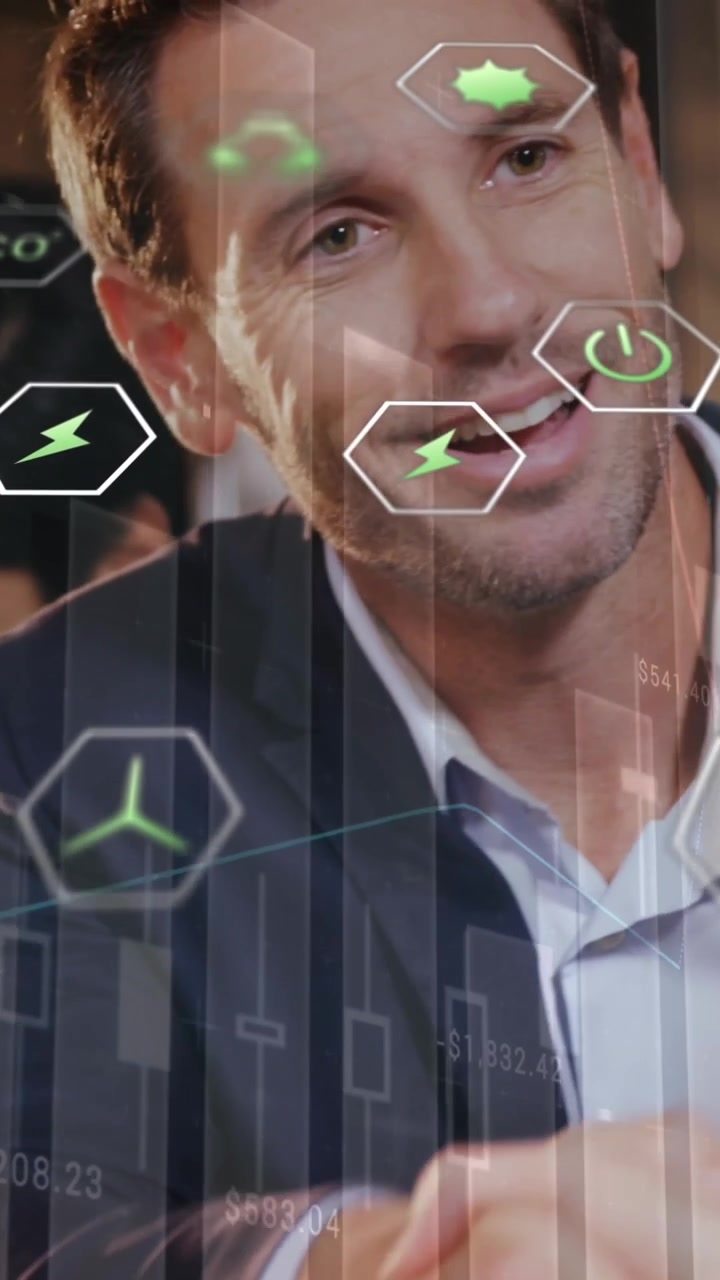 Animazione di icone ecologiche ed elaborazione dati su diversi professionisti in ufficio