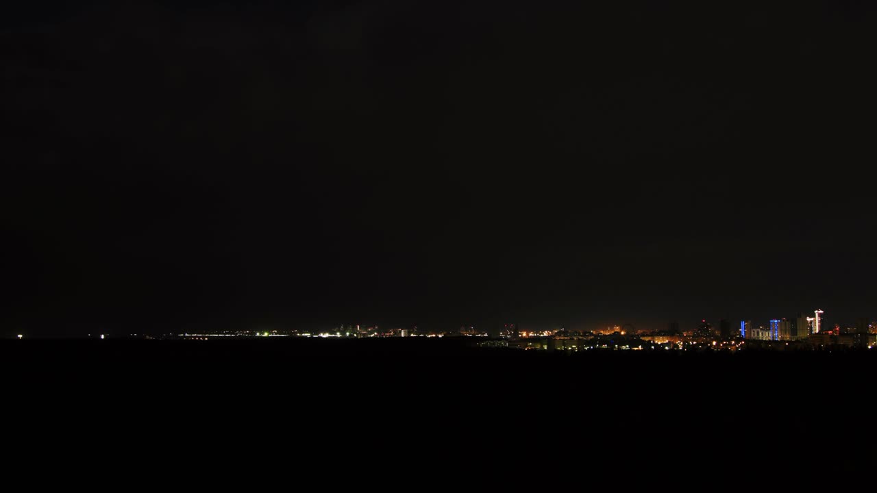 도시 위 의 천둥 폭풍