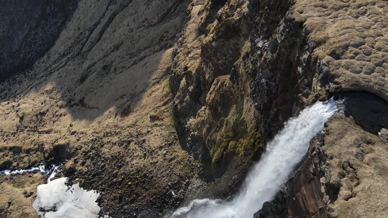 islandia cascada bjarnarfoss aéreo drone